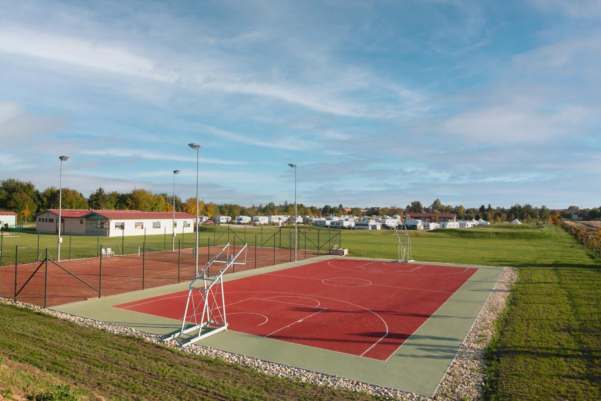 Vulkan Wellness Hotel & Camping Celldomolk Bagian luar foto