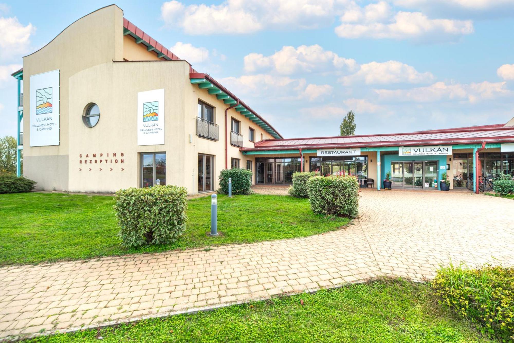 Vulkan Wellness Hotel & Camping Celldomolk Bagian luar foto