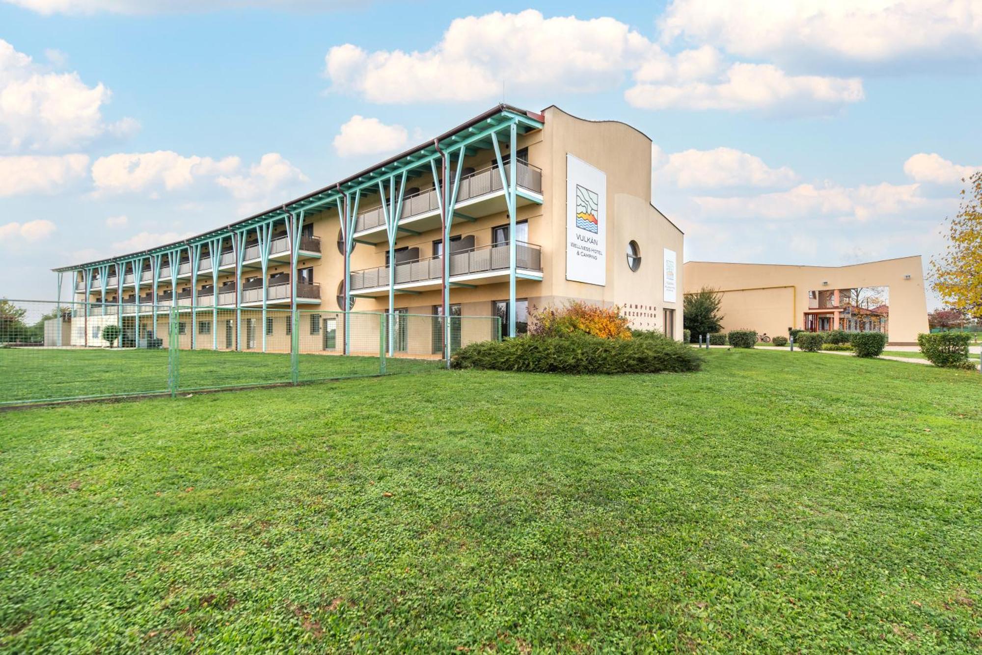 Vulkan Wellness Hotel & Camping Celldomolk Bagian luar foto
