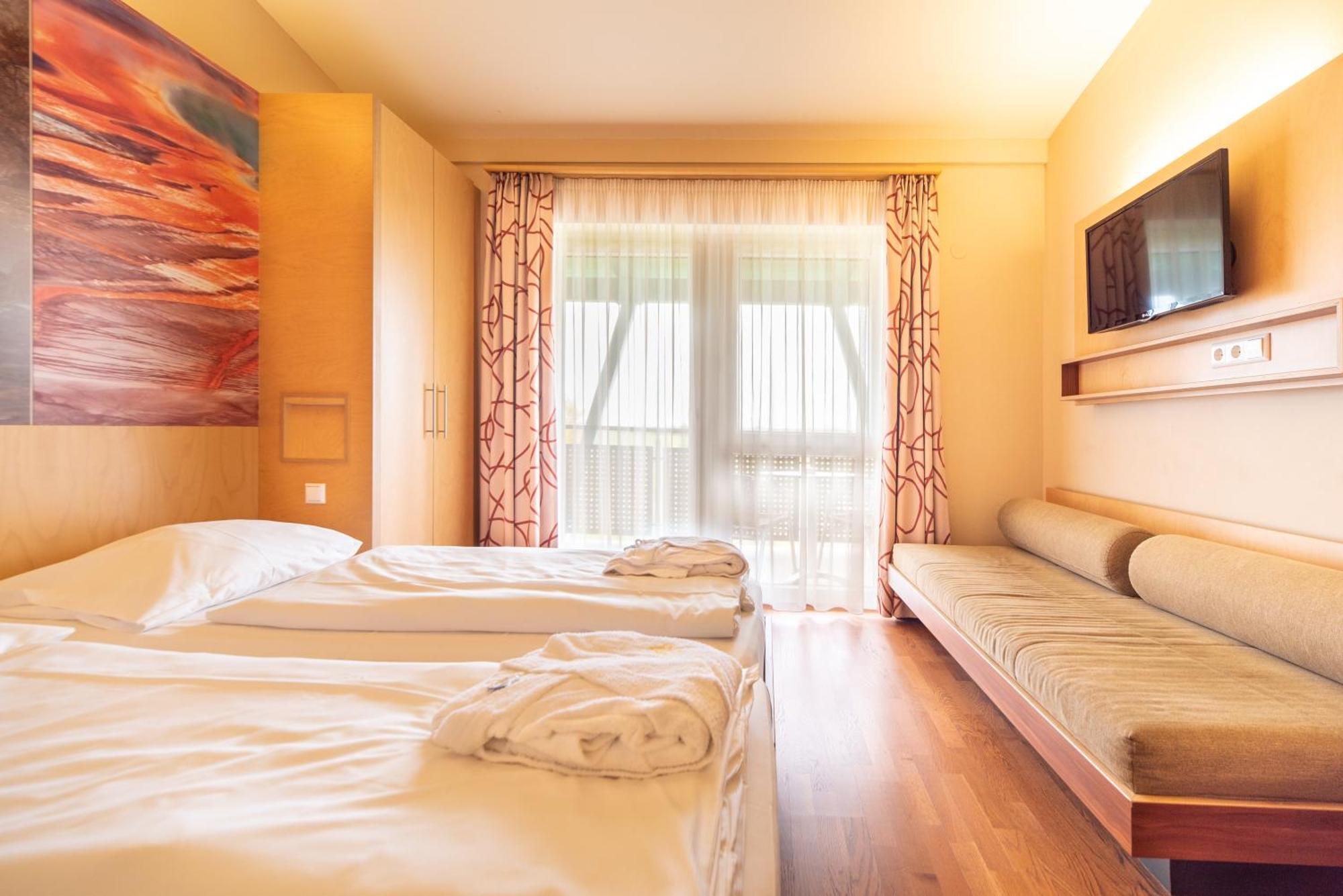 Vulkan Wellness Hotel & Camping Celldomolk Bagian luar foto