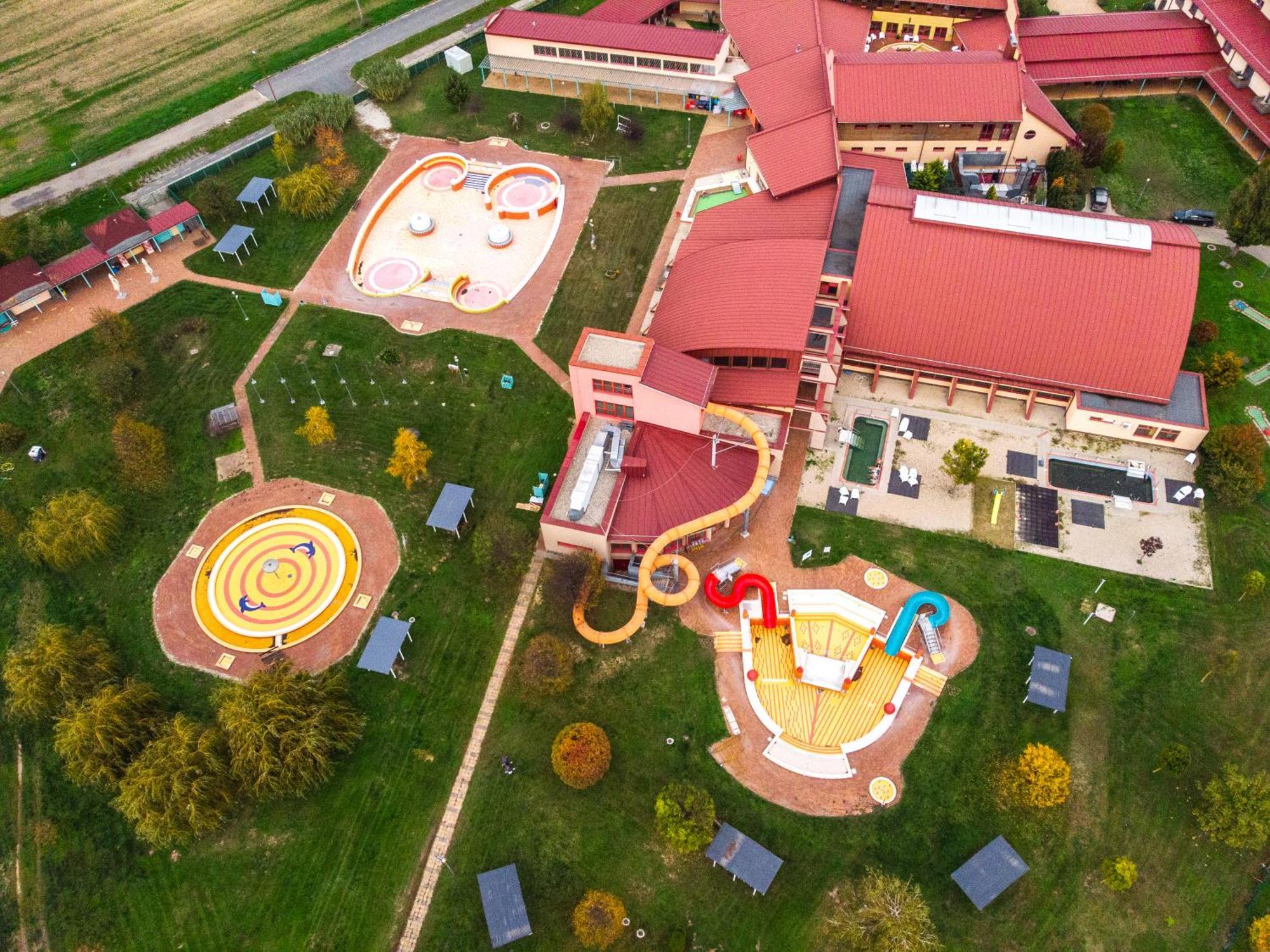 Vulkan Wellness Hotel & Camping Celldomolk Bagian luar foto