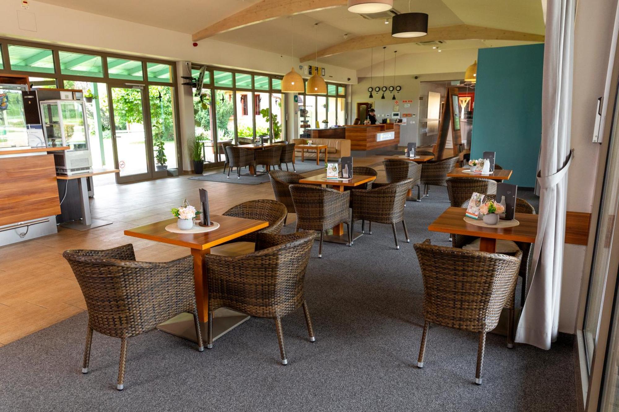 Vulkan Wellness Hotel & Camping Celldomolk Bagian luar foto